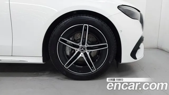 Mercedes-Benz E-Class — Фото автомобиля 5
