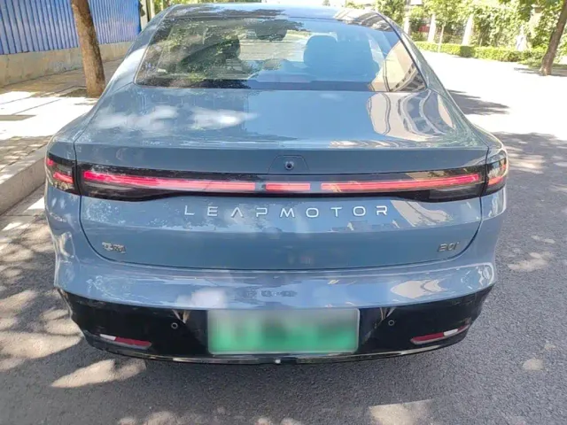 Leapmotor B01 — Фото автомобиля 5