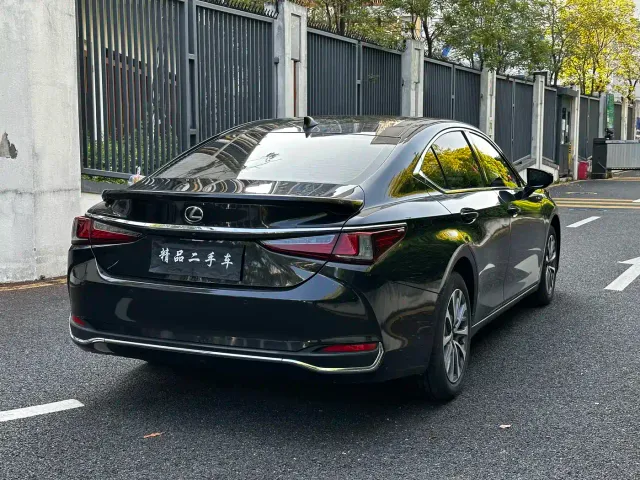 Lexus ES — Фото автомобиля 6