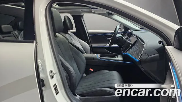 Mercedes-Benz E-Class — Фото автомобиля 24
