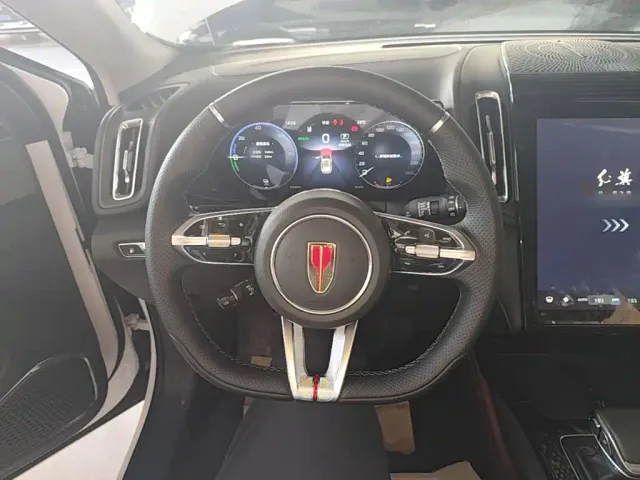 Hongqi HS3 PHEV — Фото автомобиля 10