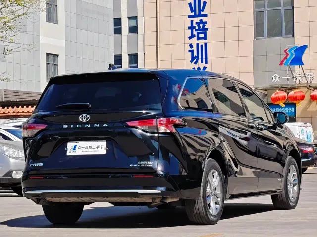 Toyota Sienna — Фото автомобиля 6