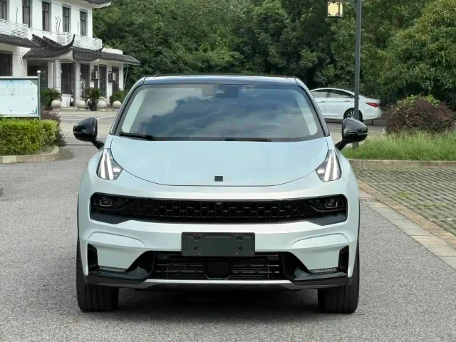 Lynk & Co 05 — Фото автомобиля 3