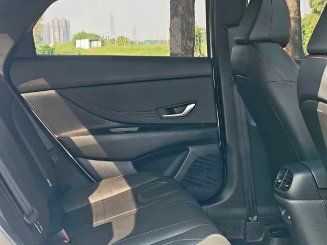 Hyundai Elantra — Фото автомобиля 14