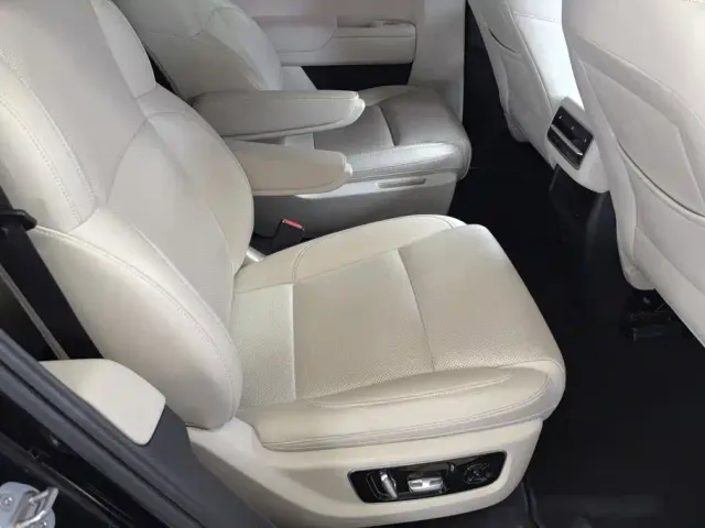 Li Auto L8 — Фото автомобиля 11