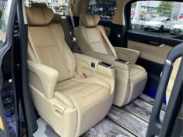 Toyota Alphard — Фото автомобиля 15