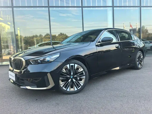 Фотография автомобиля — BMW 5 Series