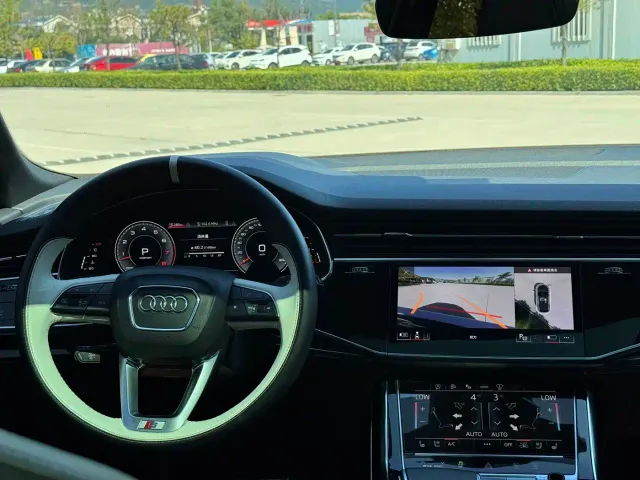 Audi Q8 — Фото автомобиля 8