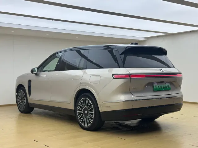 Nio ES8 — Фото автомобиля 30