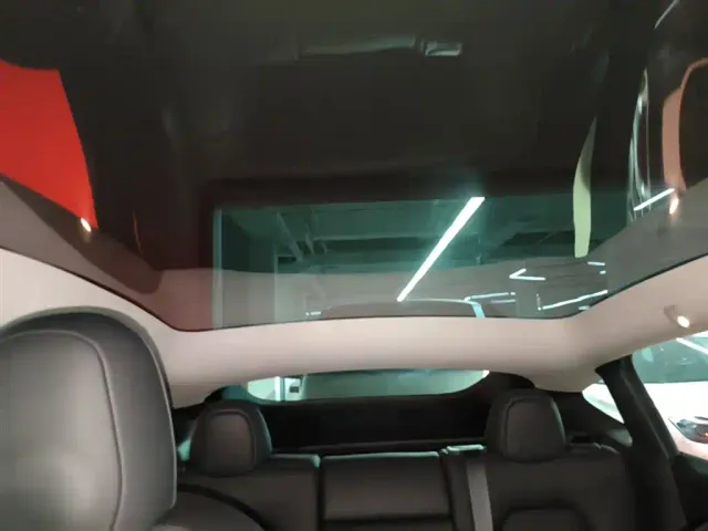 Tesla Model Y — Фото автомобиля 17