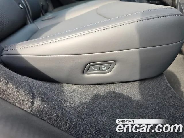 Tesla Model Y — Фото автомобиля 16