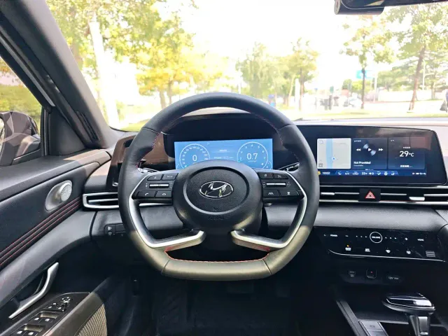 Hyundai Elantra — Фото автомобиля 15