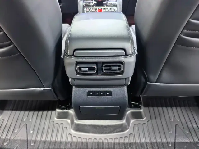 BYD FangChengBao Leopard 5 — Фото автомобиля 10