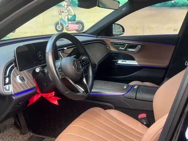 Mercedes-Benz E-Class — Фото автомобиля 3