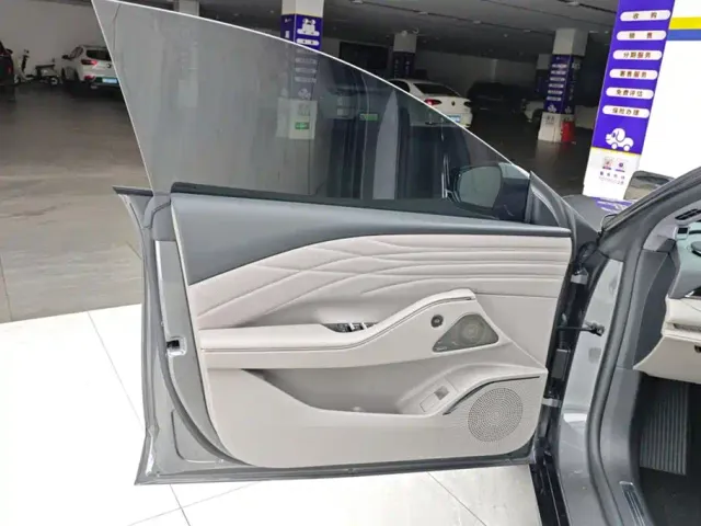 Geely Galaxy Xingyao 8 — Фото автомобиля 7