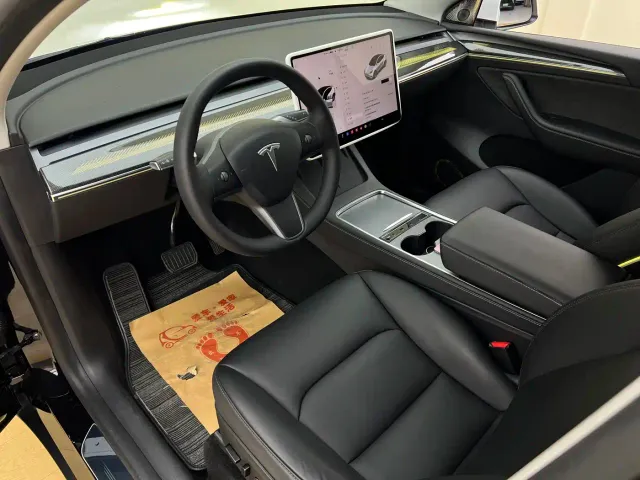 Tesla Model Y — Фото автомобиля 7