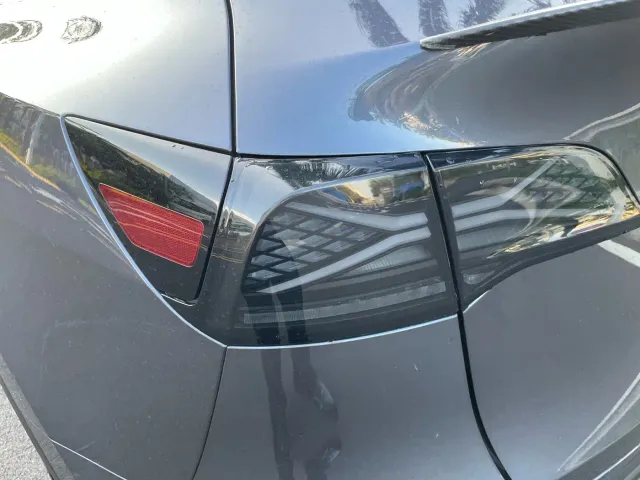 Tesla Model Y — Фото автомобиля 17
