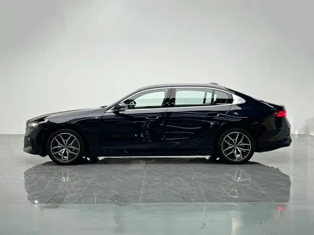 BMW i5 — Фото автомобиля 3