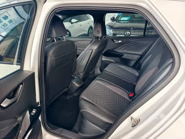 Volkswagen ID.3 — Фото автомобиля 8