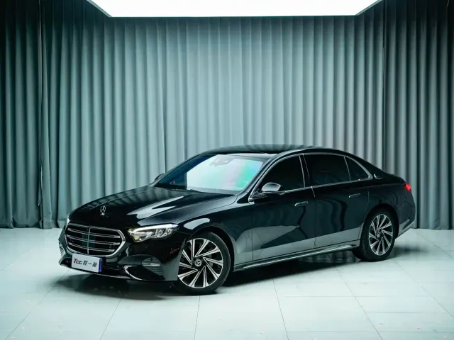 Фотография автомобиля — Mercedes-Benz E-Class