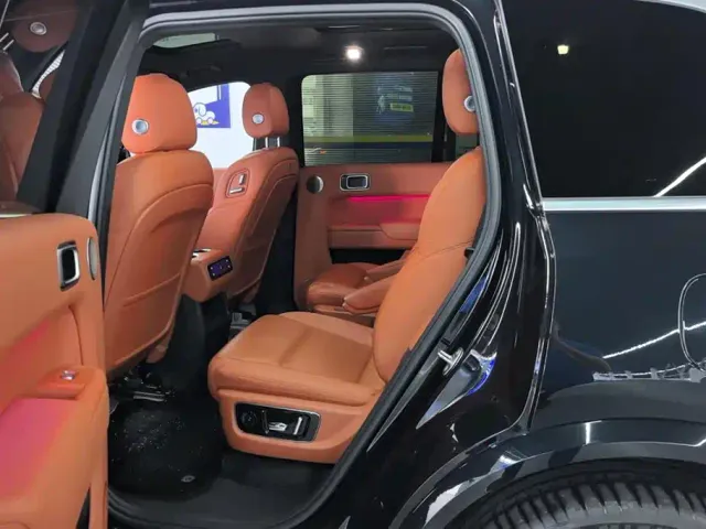 Li Auto L8 — Фото автомобиля 11