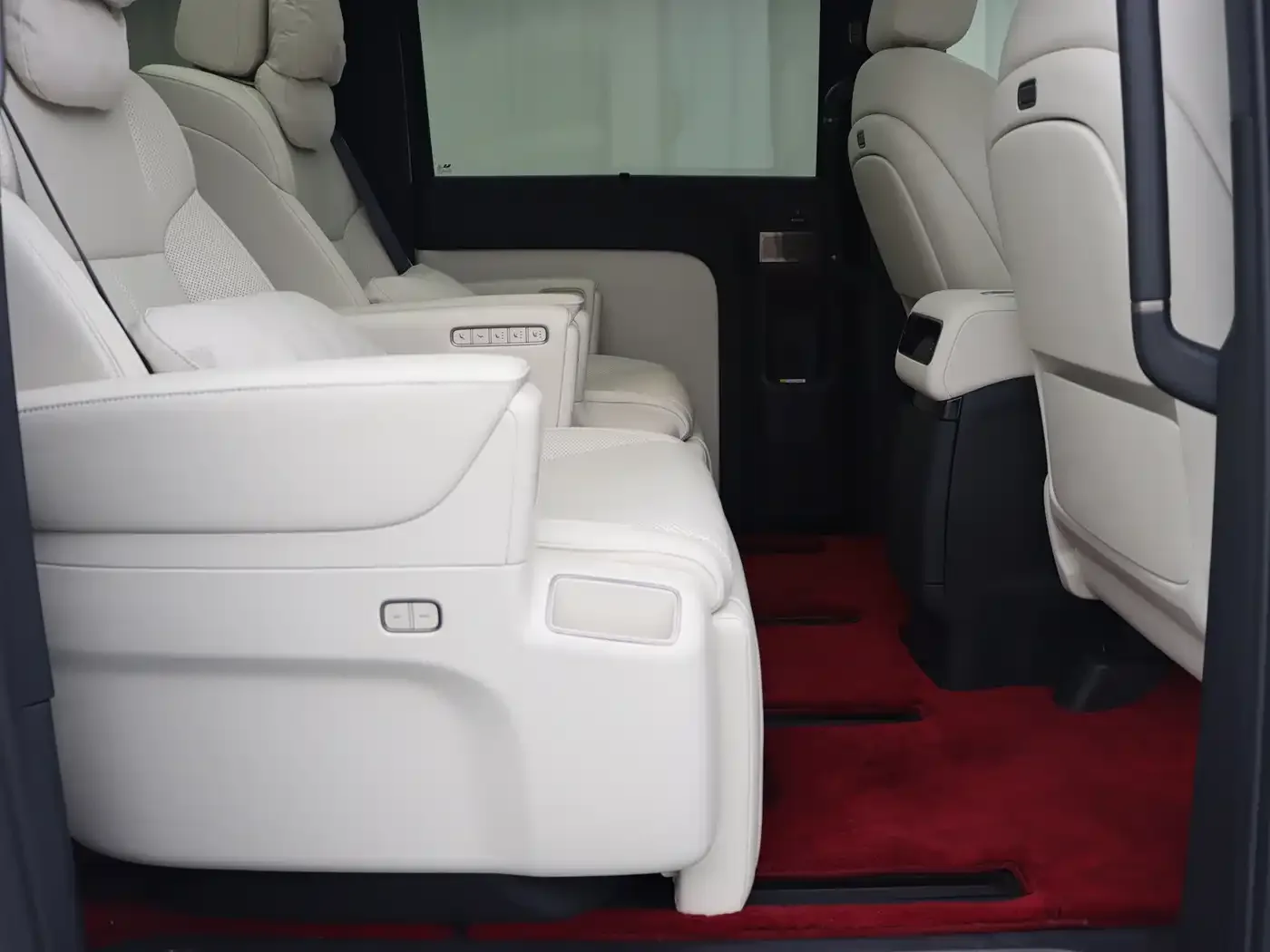 Li Auto Li Auto MEGA 2025 Model Home Family Special Edition — Фото автомобиля 12