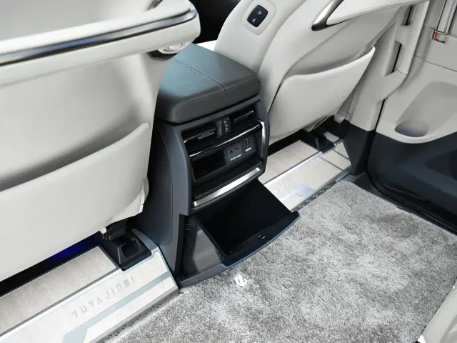Toyota Alphard — Фото автомобиля 25