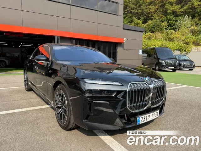 Фотография автомобиля — BMW 7 Series G70