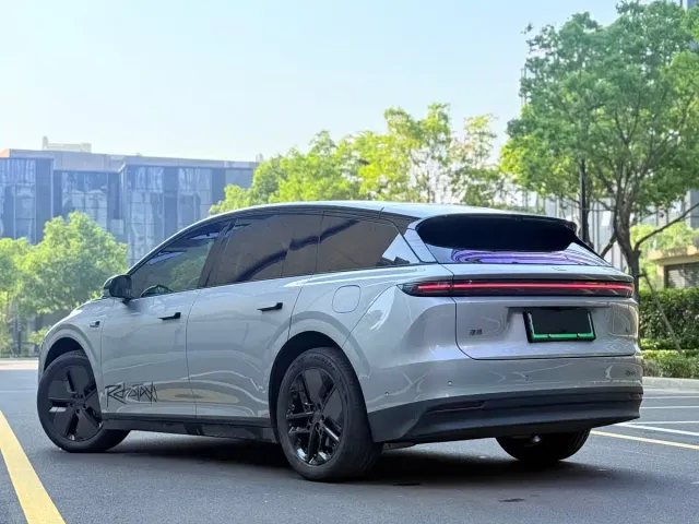 Li Auto i6 — Фото автомобиля 10