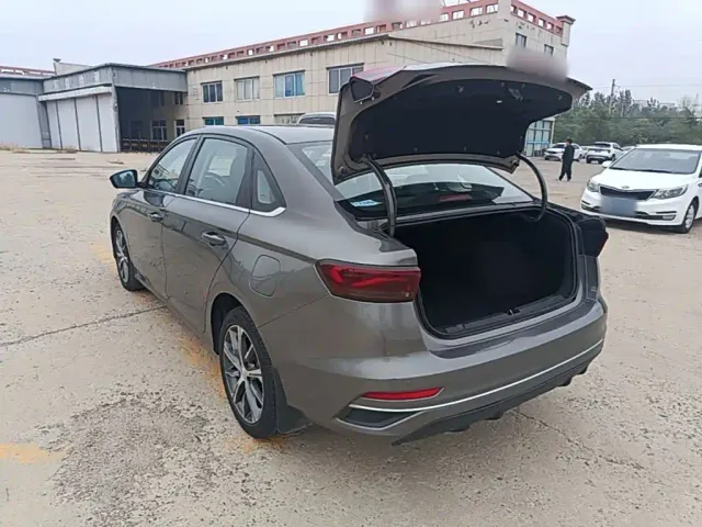 Geely Emgrand — Фото автомобиля 4