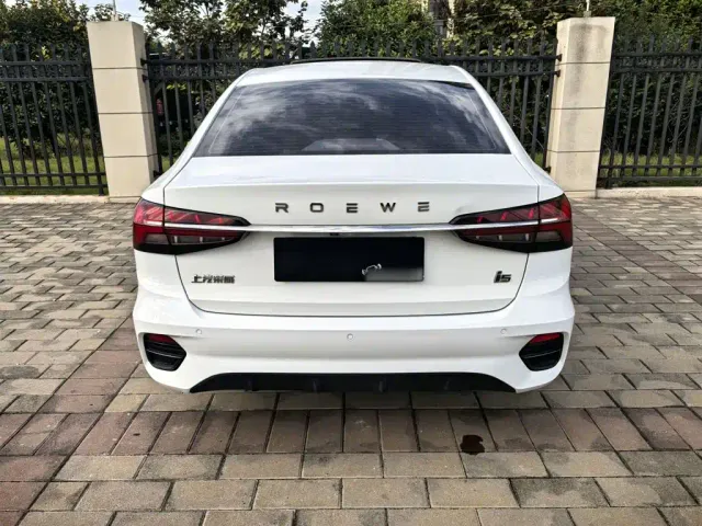 Roewe i5 — Фото автомобиля 9