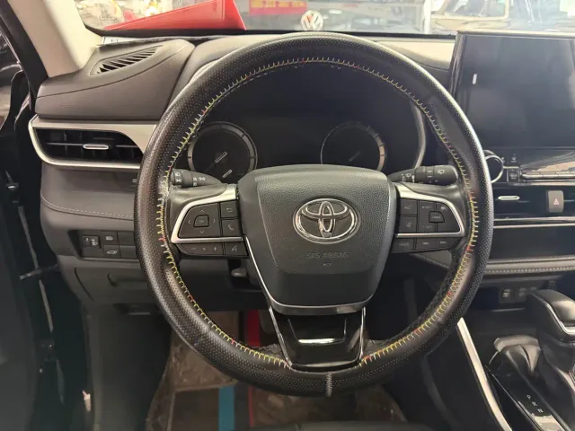 Toyota Highlander — Фото автомобиля 15