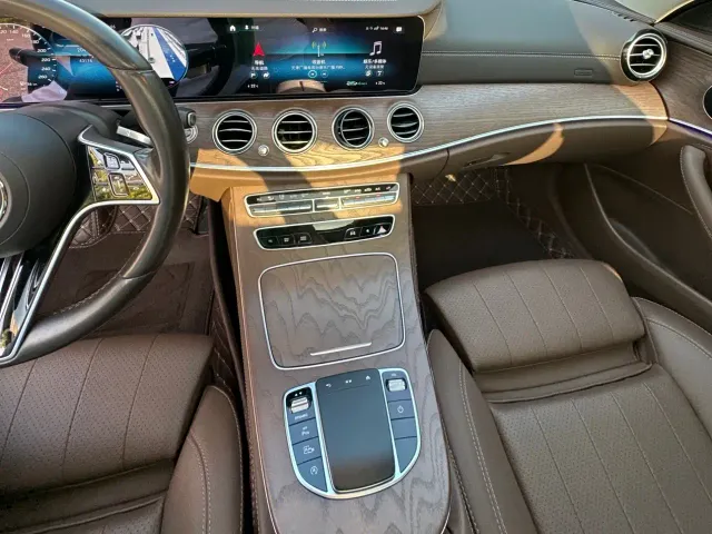 Mercedes-Benz E-Class — Фото автомобиля 12
