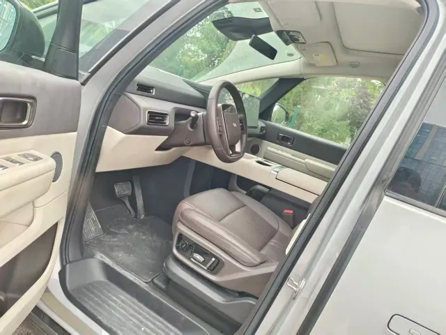 Li Auto MEGA — Фото автомобиля 4