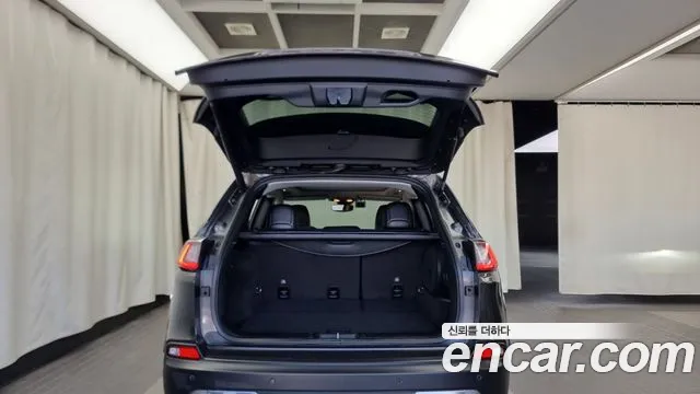 Jeep Cherokee — Фото автомобиля 20