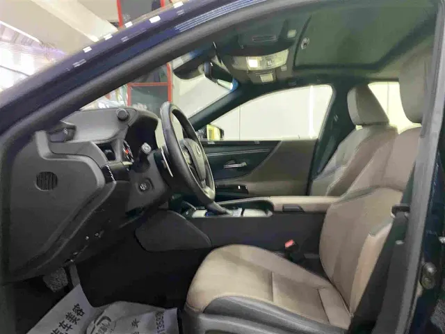 Lexus ES — Фото автомобиля 6