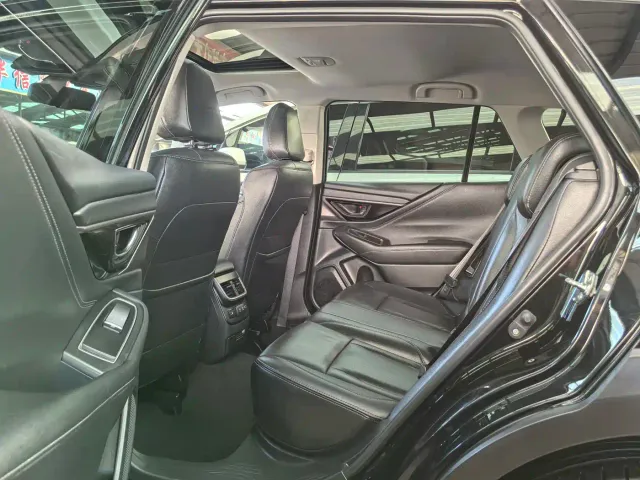 Subaru Outback — Фото автомобиля 5