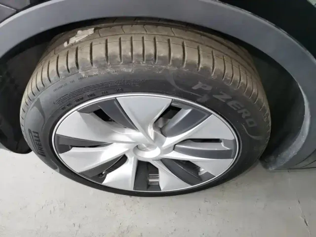 Tesla Model Y — Фото автомобиля 22