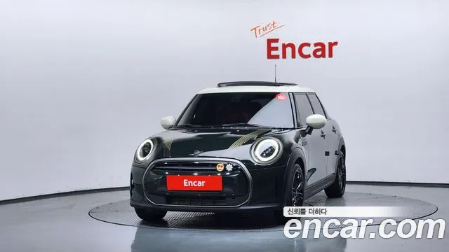 Mini Cooper Cooper 5 дверей Resolute Edition — Фото автомобиля 3