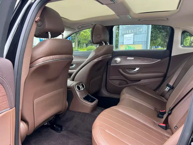 Mercedes-Benz E-Class — Фото автомобиля 6