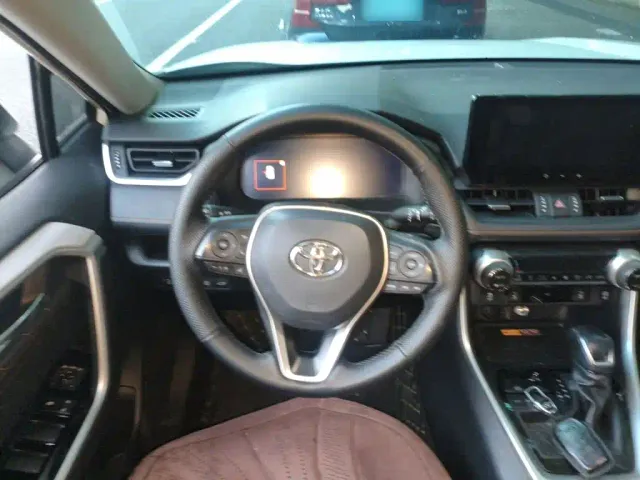 Toyota RAV4 — Фото автомобиля 6
