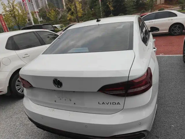 Volkswagen Lavida — Фото автомобиля 5