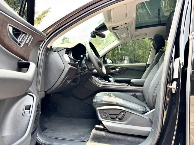 Audi Q7 — Фото автомобиля 4