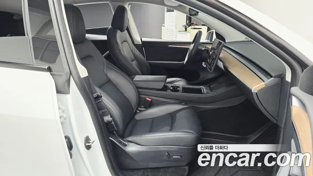 Tesla Model Y — Фото автомобиля 24