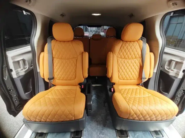 Toyota Sienna — Фото автомобиля 19
