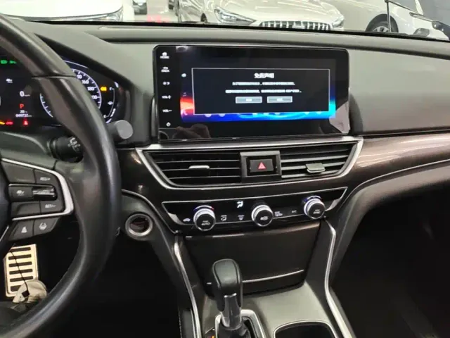 Honda Accord — Фото автомобиля 12