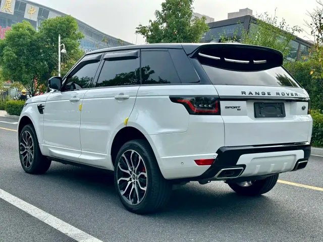 Land Rover Range Rover Sport — Фото автомобиля 4