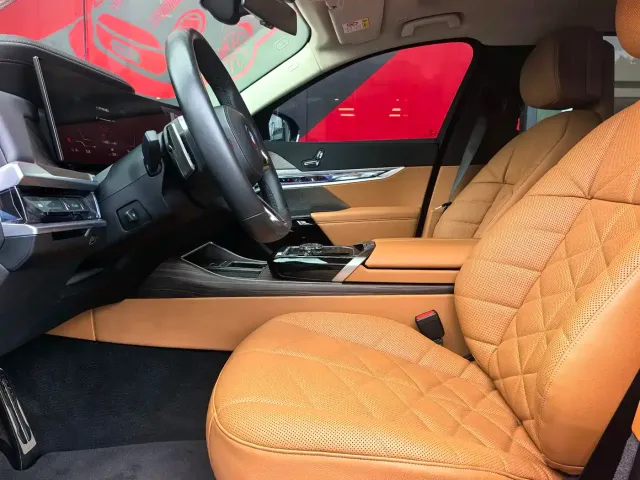BMW BMW i7 2023 eDrive50L Leading M Sport Package — Фото автомобиля 6