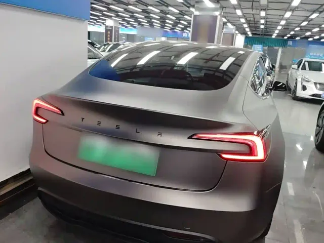 Tesla Model 3 — Фото автомобиля 5