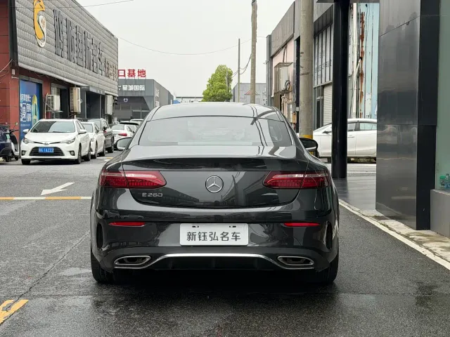 Mercedes-Benz E-Class — Фото автомобиля 3